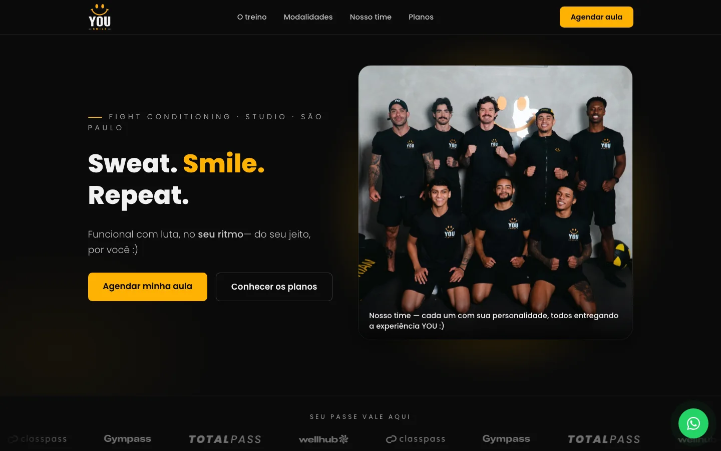 Site da You Smile Fight com apresentação dos treinos, foto da equipe e botões para agendar uma aula ou conhecer os planos