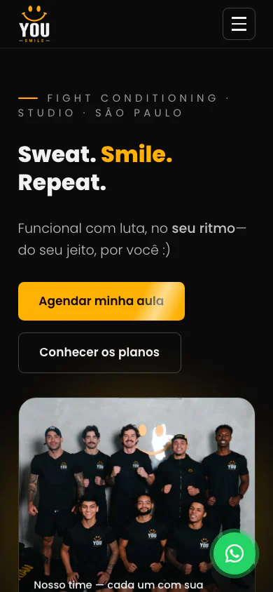 Site da You no celular, com os botões Agendar minha aula e Conhecer os planos antes da foto da equipe
