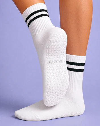 Meias off-white da Gravity em uso, imagem de produto do catálogo